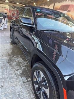 جیپ گراند شیرۆکی